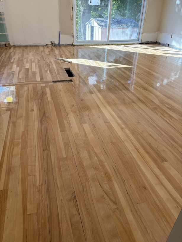 Glossy oak refinish — Planchers Locas