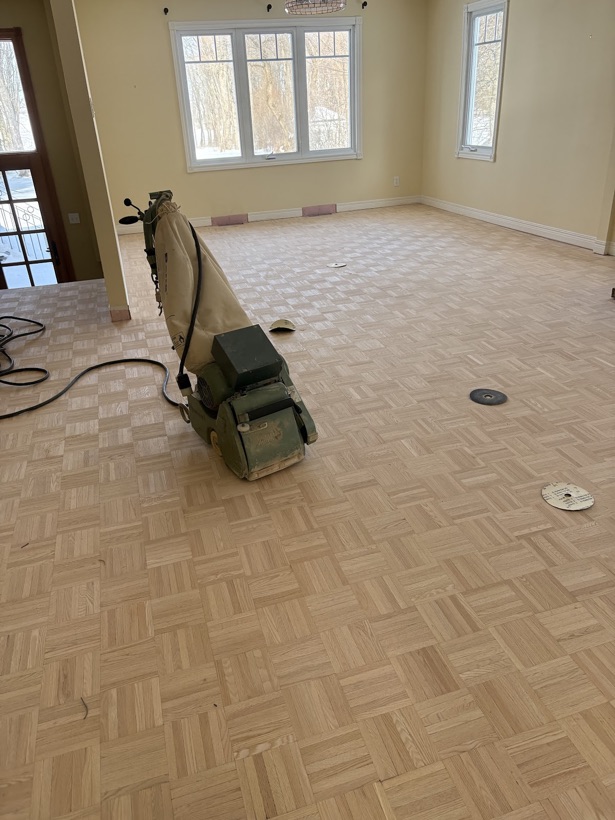 Dustless sanding · herringbone floor — Planchers Locas