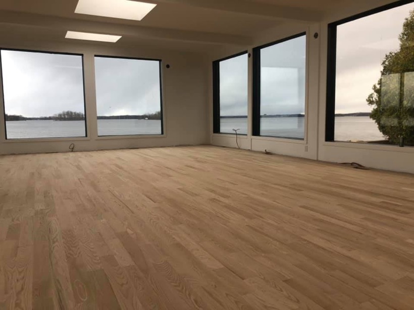 Waterfront living space — Planchers Locas