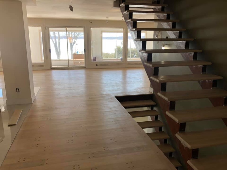 Floating staircase & waterfront floor — Planchers Locas