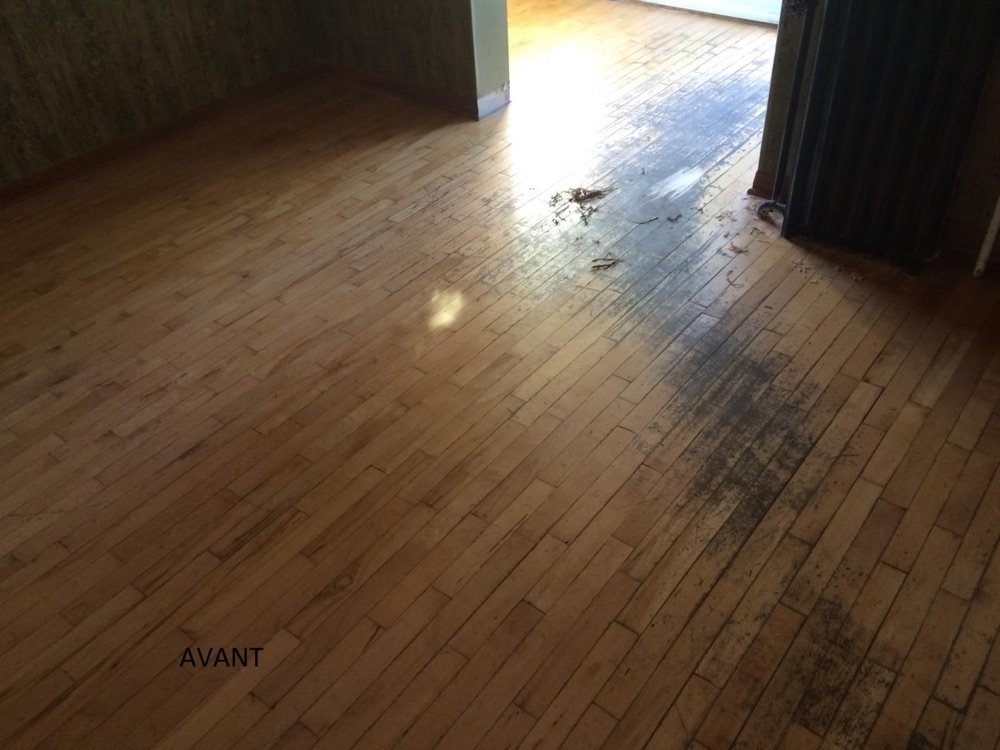 A solid hardwood floor sanded and refinished by Planchers Locas