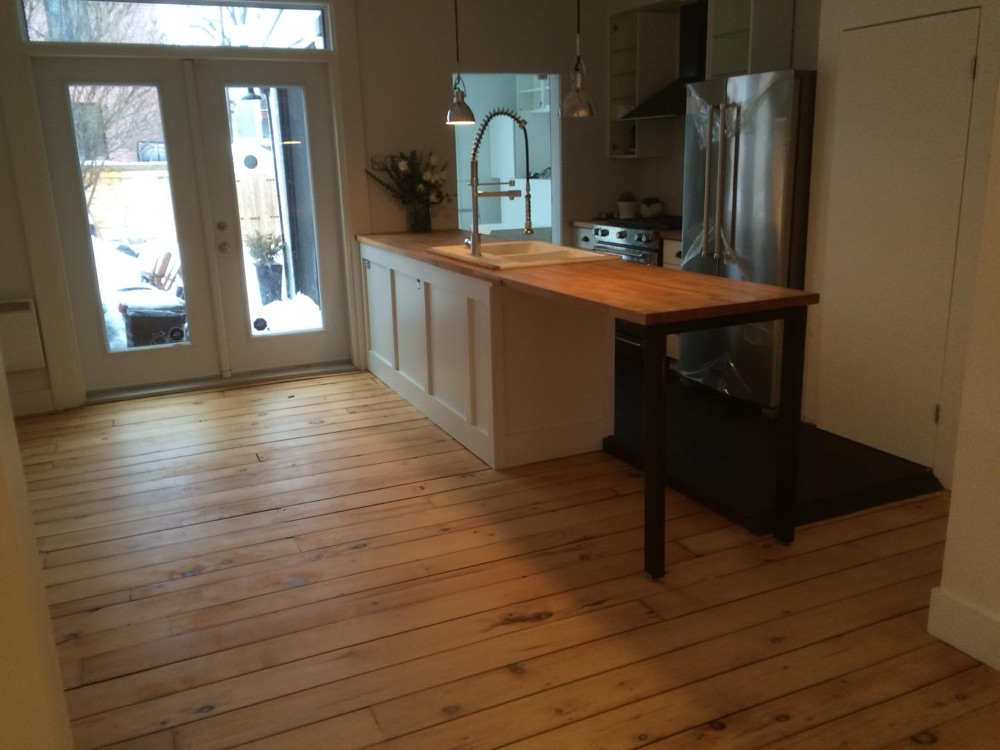 Kitchen floor refinish — Planchers Locas